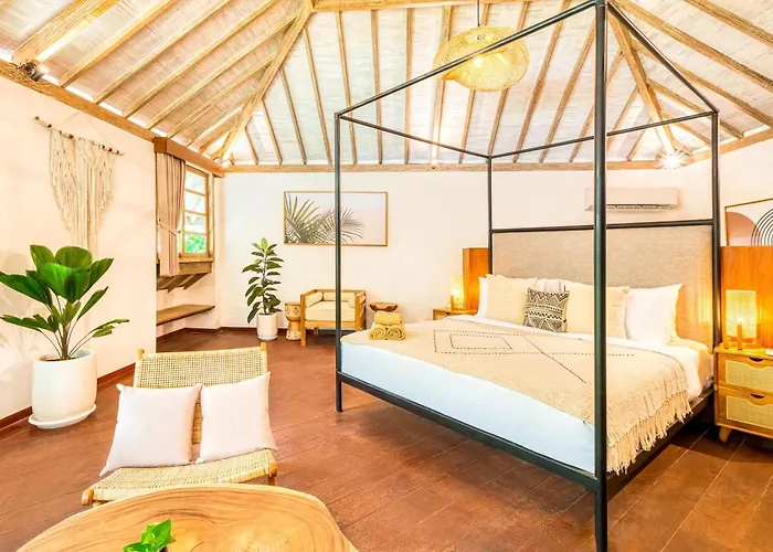 Villa Venice - 2000m2 Garden Right Behind Seminyak